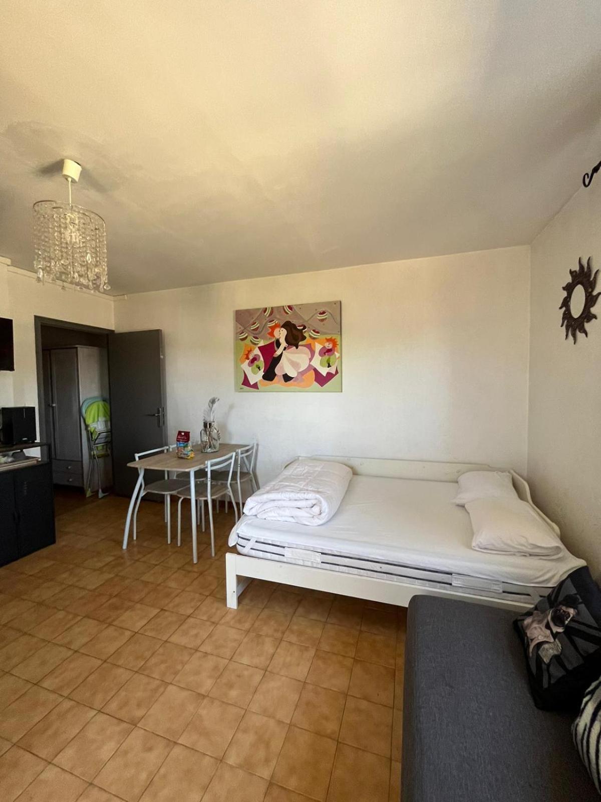Appartement En Rez De Villa Beausite Mandelieu Exteriör bild